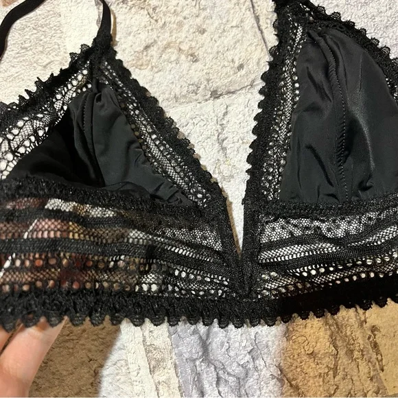 LIKE NEW Garage Black Lace Trim Bra/ Bralette P/S - Picture 10 of 13